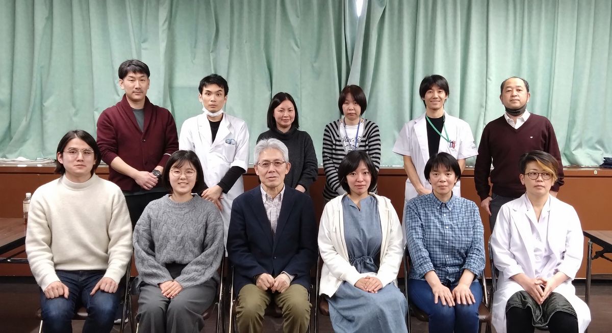忘年会での記念写真。