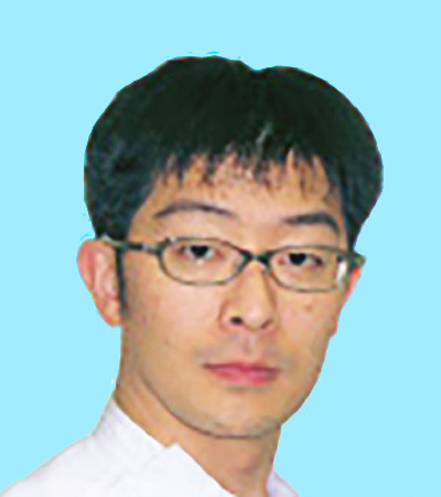 福島県立医科大学の講師、金沢賢也氏のポートレート。専門分野は肺癌の診断と治療。
