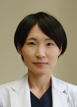 助手　佐藤　真理