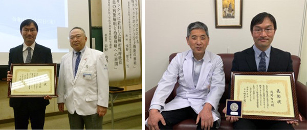 浅野智之先生が福島医学会学術奨励賞を受賞し、表彰状を持つ姿。左側には他の医師も写っている。