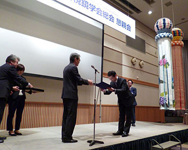 第3回日本泌尿器内視鏡学会の学会賞授与式の様子。