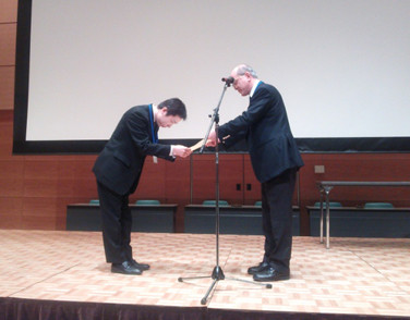 第247回東北地方会、優秀演題賞授与式の様子。