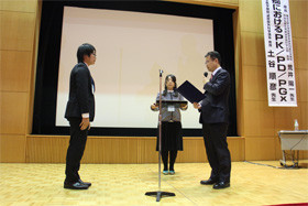 第253回日本泌尿器科学会東北地方会、優秀演題賞受賞授与式の様子。