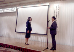 第254回日本泌尿器科学会東北地方会優秀演題賞、授与式の様子。