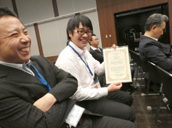 ベストポスター賞受賞者の星誠二氏。