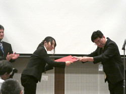 第26回日本小児泌尿器科学会総会・学術集会学会賞授与式の様子。