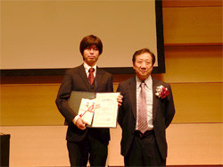 第24回日本排尿機能学会学会賞（臨床部門）授与式の様子。