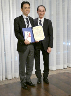 日本泌尿器腫瘍学会第3回学術集会、学術集会奨励賞授与式の様子。