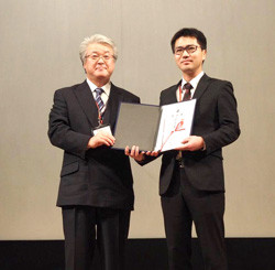 第8回日本泌尿器内視鏡学会学会賞受賞した矢部通弘氏。