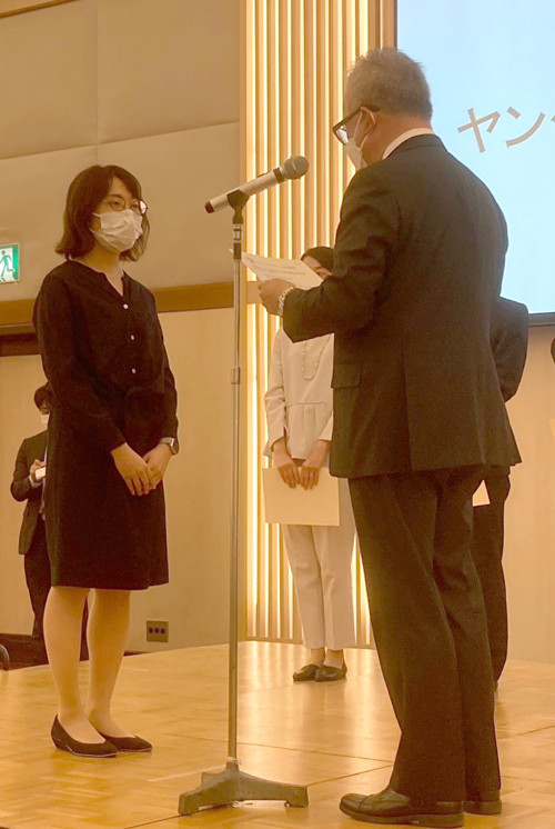 第16回日本泌尿器科学会ヤングリサーチグラント受賞、授与式の様子