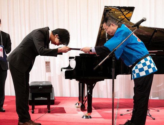 第31回日本排尿機能学会学会賞（臨床研究部門）受賞、授与式の様子。