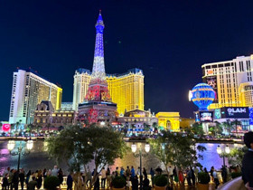 夜のラスベガスの街並み。