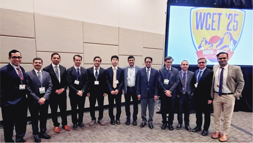 インドの泌尿器科の人々との集合写真。