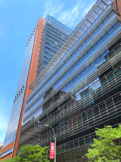 職場：Mortimer B. Zuckerman Research Centerの写真。