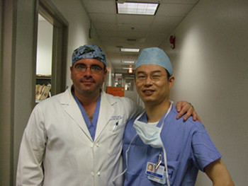 左：Casale先生、右：小島教授が写る写真。