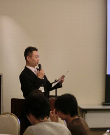 小島教授からのショートレクチャーを行っている様子。