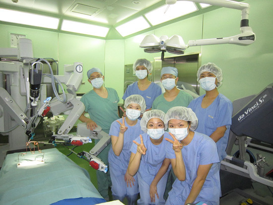 “ダ・ヴィンチＳi”体験実習2013に参加した医学生たち。