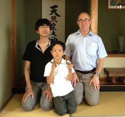 櫛田家にお越しくださったフライ教授との記念写真。