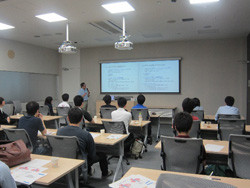 泌尿器外科腹腔鏡手術体験セミナー2014会場の様子。