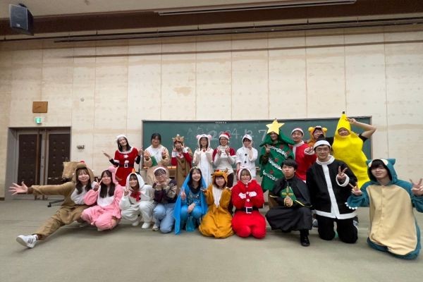混声合唱団「燦」では毎年コスプレは伝統となっています。
