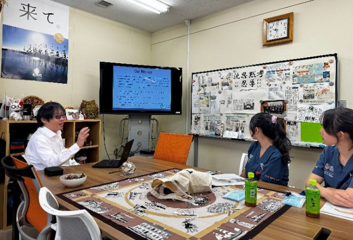 Introduction to the University by Professor Shimomura, who directs FMU’s Global Exchange Center