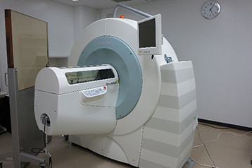 小動物実験用のPET/SPECT/CT装置(SIEMENS社製Inveon)が設置された研究室の内部。