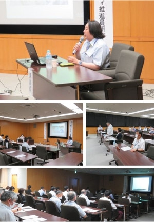 ダイバーシティ推進員研修会で講演する梅宮教授と参加者の様子。会場には多くの人が集まり、LGBTQへの理解促進について学んでいます。