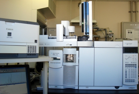 KXN}gOtʕ́iGC/MS: Gas Chromatograph Mass Spectrometerju