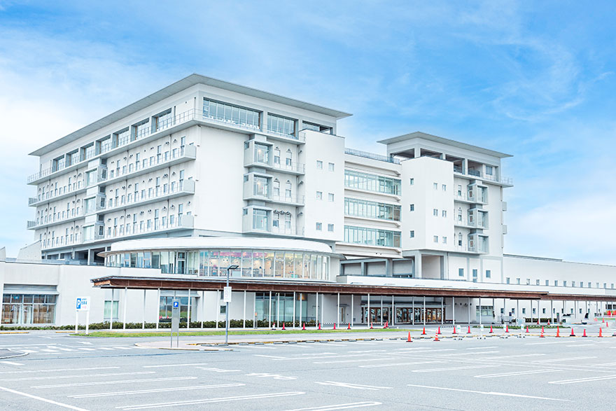 会津医療センターの外観。