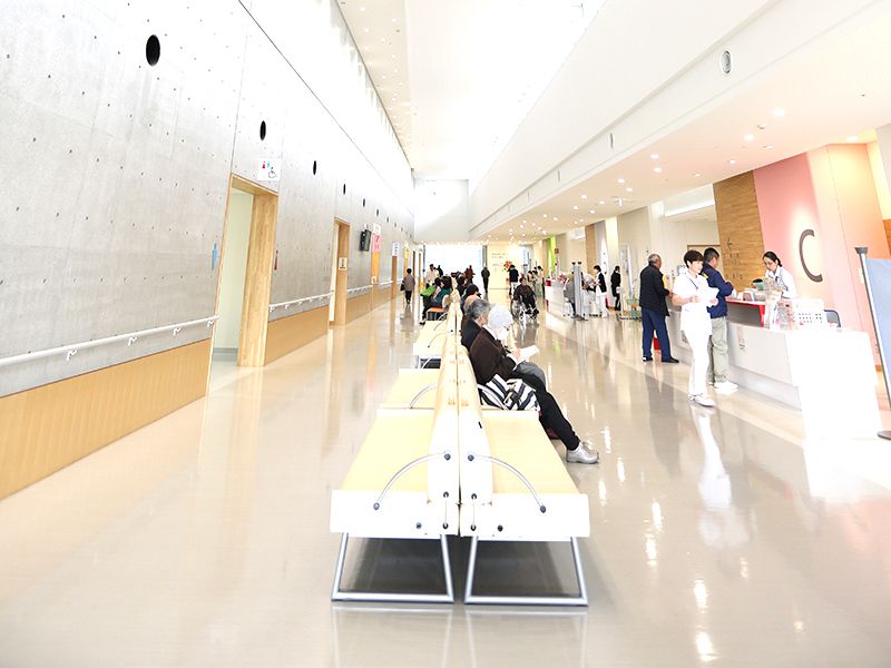 福島県⽴医科⼤学会津医療センター施設内の写真。