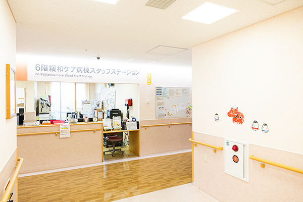 緩和ケア病棟のスタッフステーション。