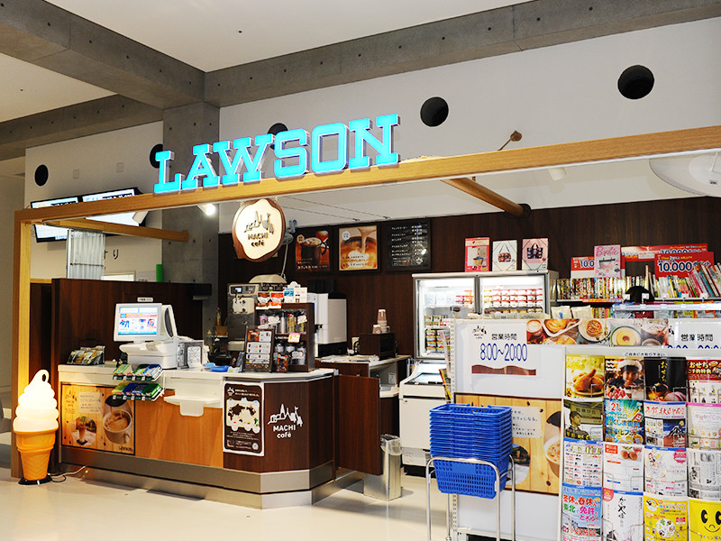 コンビニエンスストア「ローソン」正面の写真。