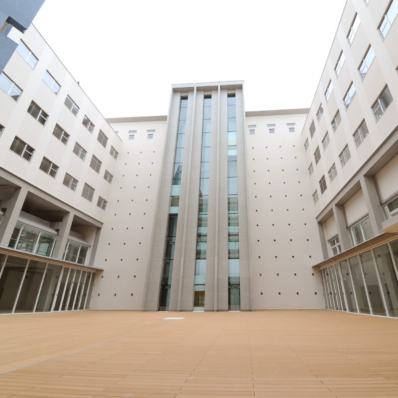 光の庭（中庭）の写真。