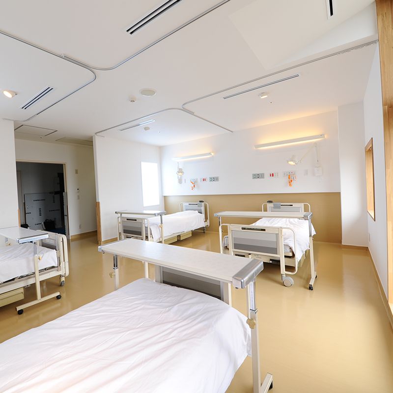 室毎に洗面台・トイレを設置した一般病床の写真。