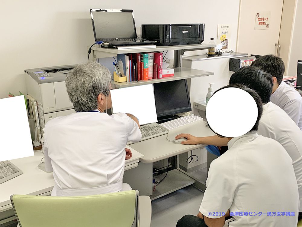 医学生・研修医教育を行っている様子。