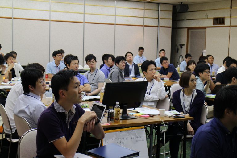 熱心に参加する受講者の様子