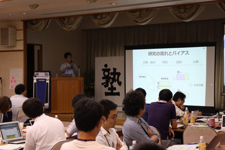 講義を担当中の栗田先生の様子