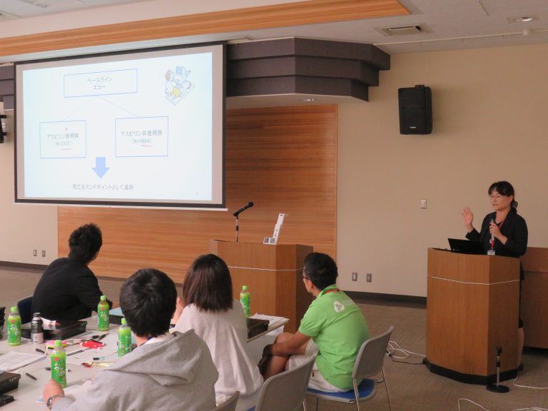 新谷先生の臨床統計のランチョンセミナーの様子