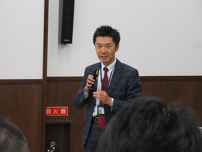 FMUスキルアップセミナーで講義中の栗田宜明氏