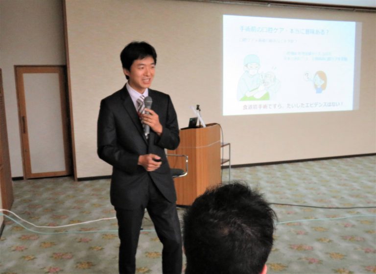 講演中の本多教授