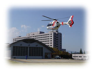 ドクターヘリが飛んでいる様子。
