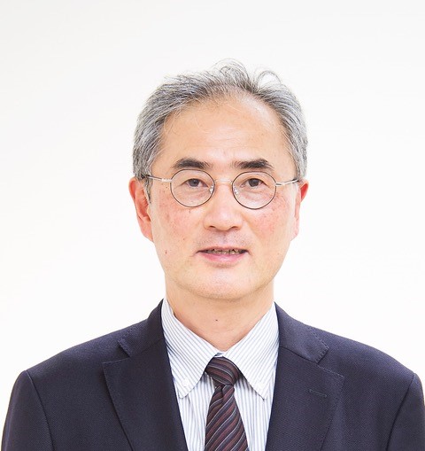 甲状腺・内分泌診療センターのセンター長、鈴木悟氏のポートレート。