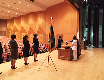 通知書交付式の様子。