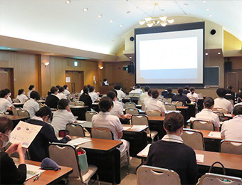 新卒採用者オリエンテーションの様子。