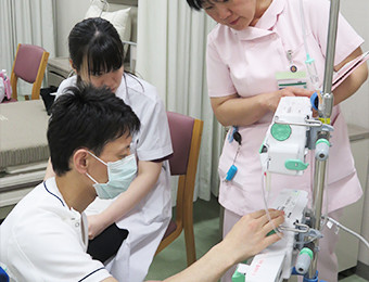 輸液ポンプ実習演習の様子。