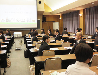 法人研修を受けている様子。