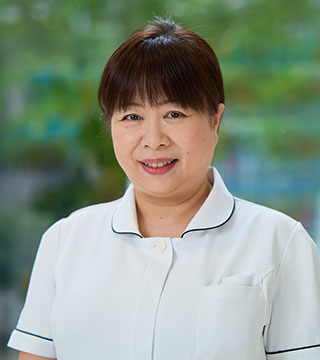 看護部長 二丹 玲子氏の写真。