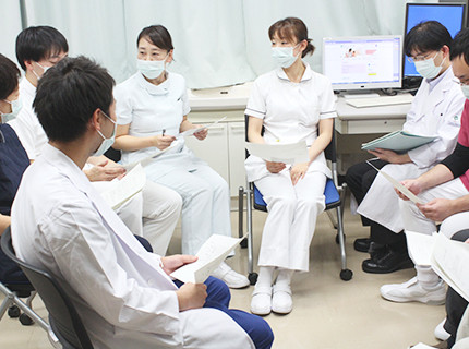 補助人工心臓(VAD)チームの写真。