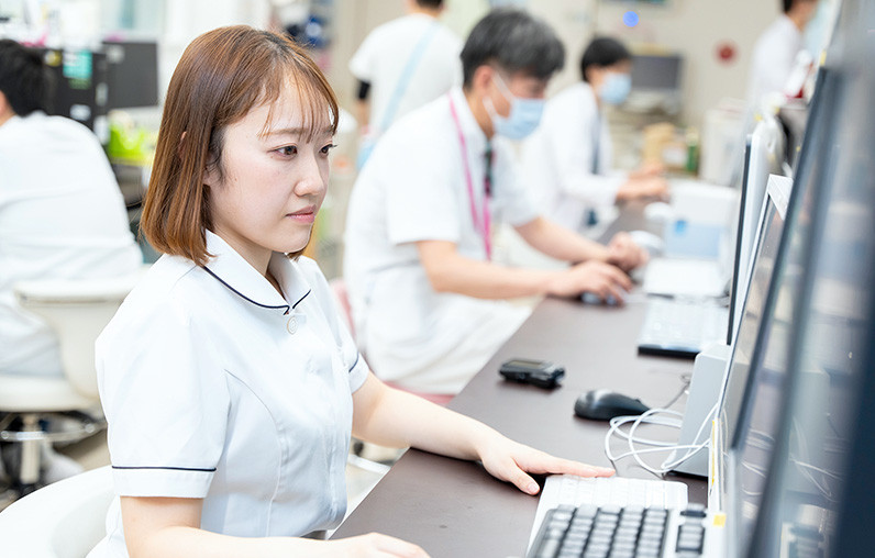 看護師と育児を両立した方の写真。