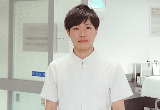 手術部での勤務と大学院で学ぶ方の写真。